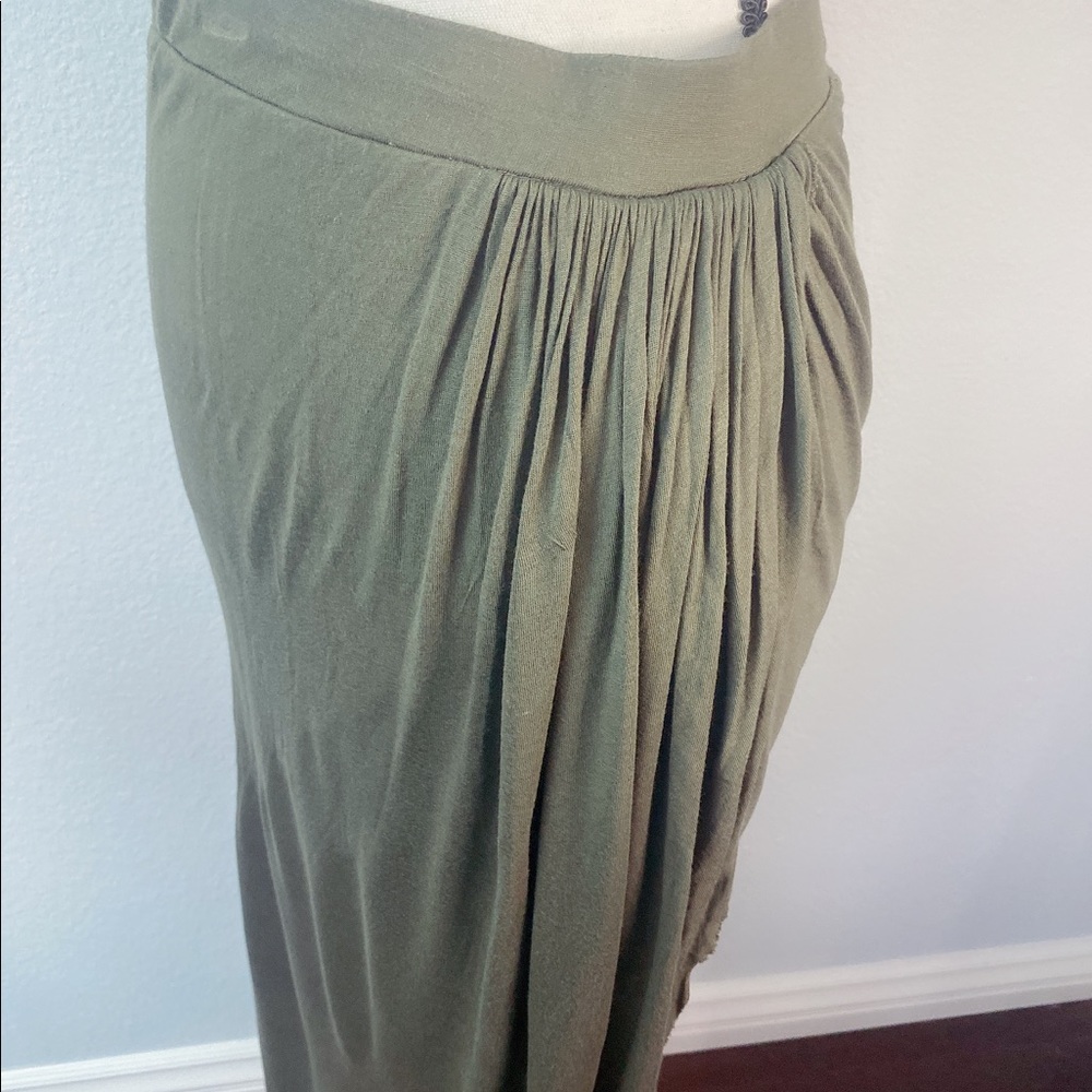 Express olive green asymmetrical skirt - Picture 3 of 8